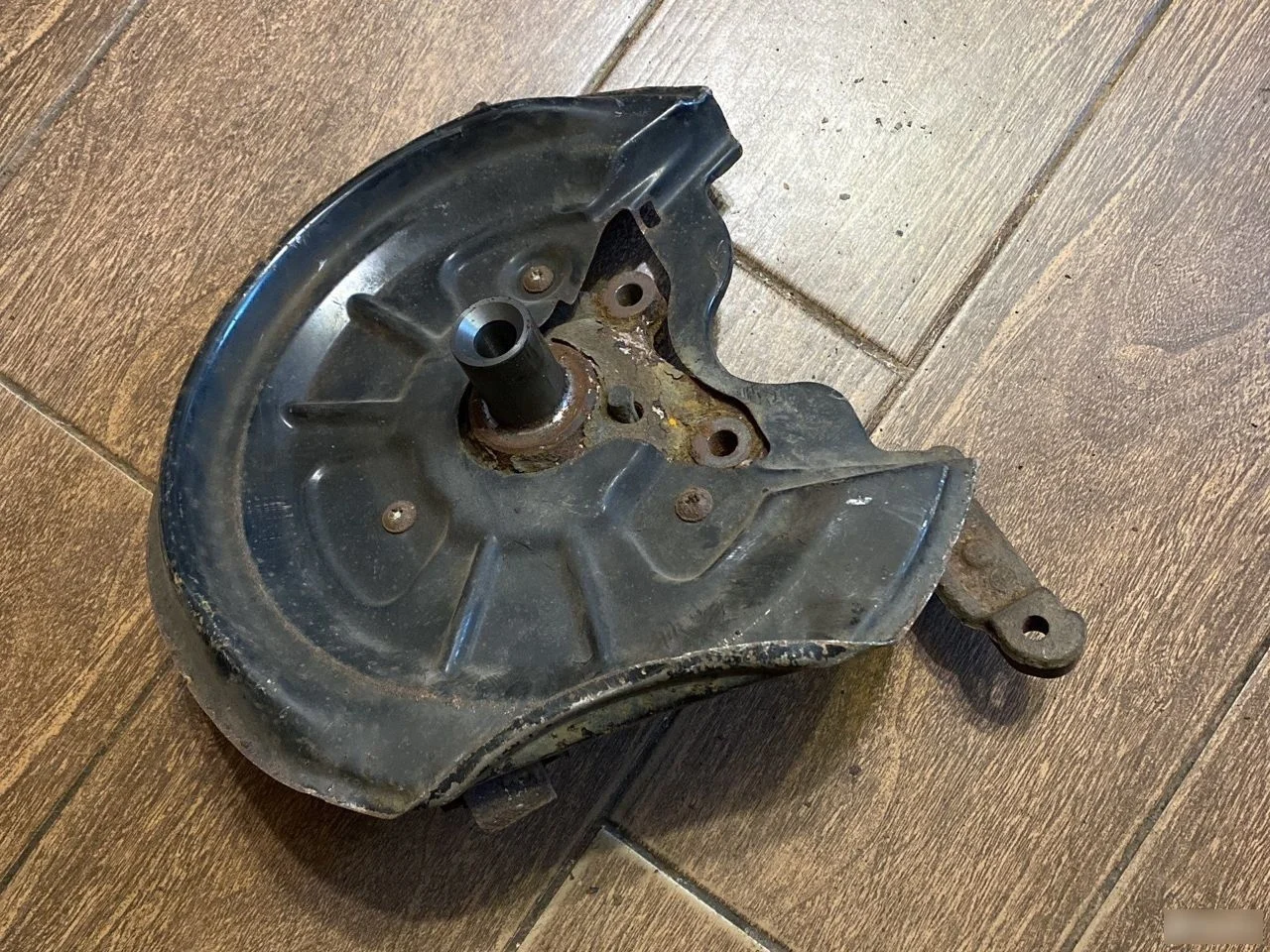 Поворотный кулак Skoda Octavia II рестайлинг (2008—2013)