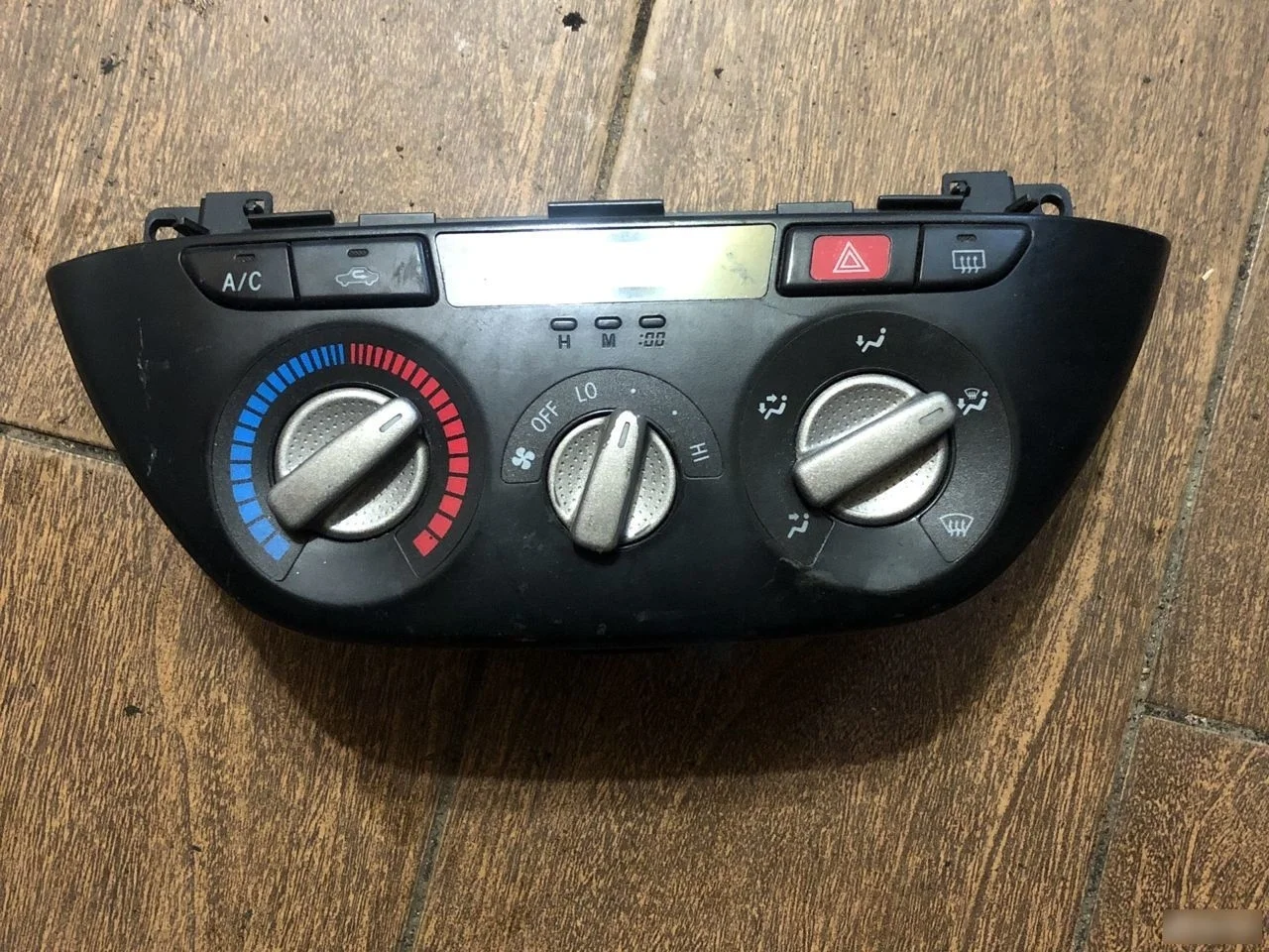 Блок управления отопителем Toyota RAV4 II (2000—2003)