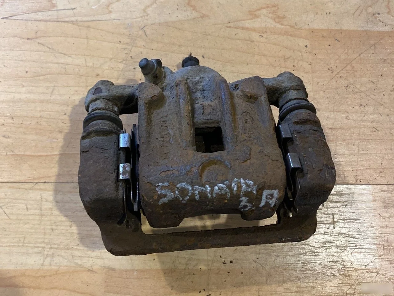 Суппорт тормозной задний правый Hyundai Sonata IV рестайлинг (2001—2012)