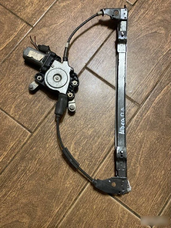 Стеклоподъемник электр. передний левый FIAT Albea I (2002—2005)