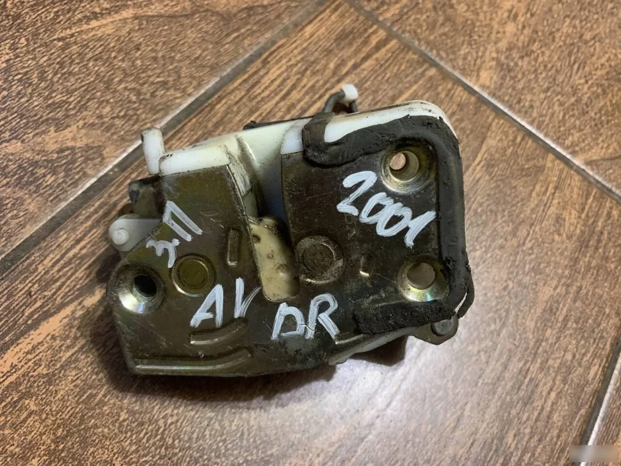 Замок двери задней правой Acura MDX I (2000—2006)