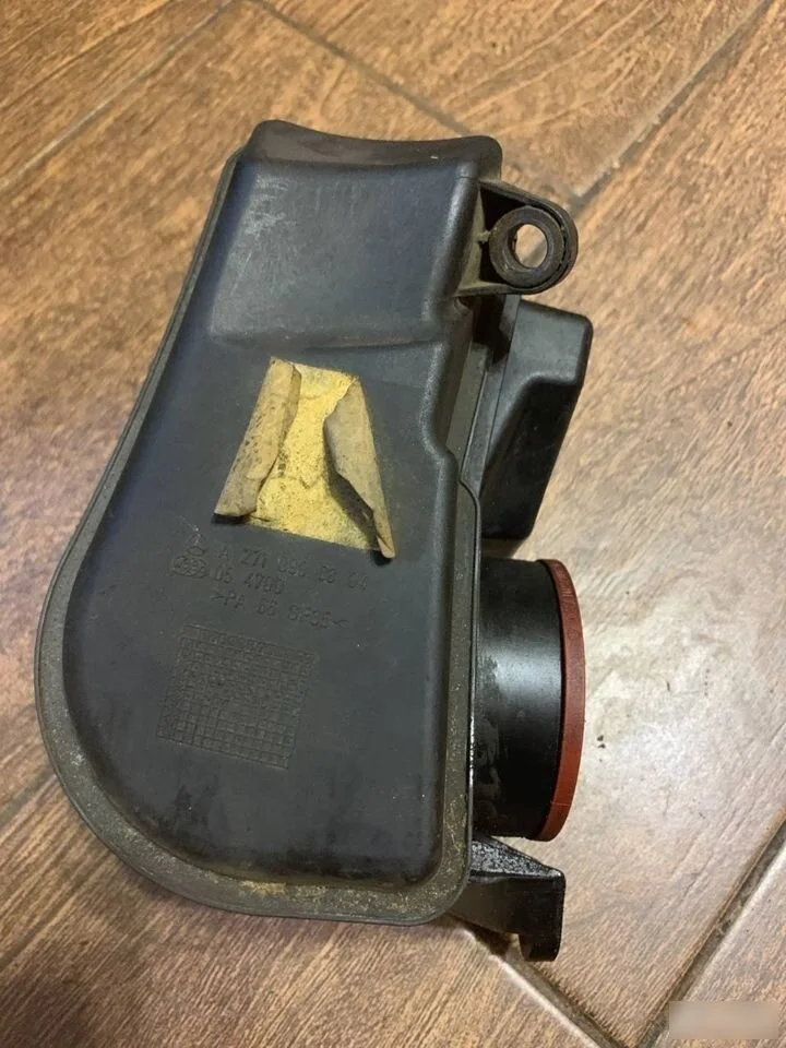 Резонатор воздушного фильтра Mercedes-Benz E-класс W211/S211 (2002—2006)