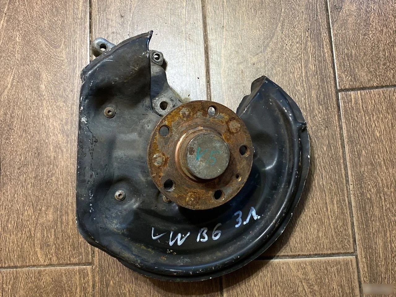 Кулак поворотный задний Volkswagen Passat B6 (2005—2010)