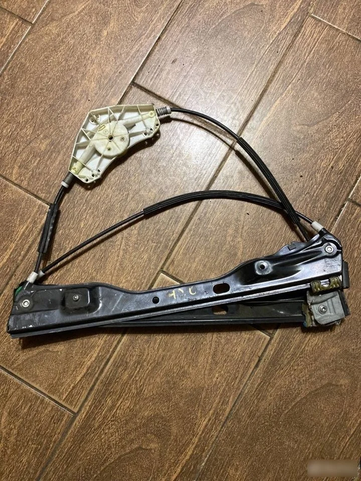 Стеклоподъемник электр. передний левый Volkswagen Passat B6 (2005—2010)