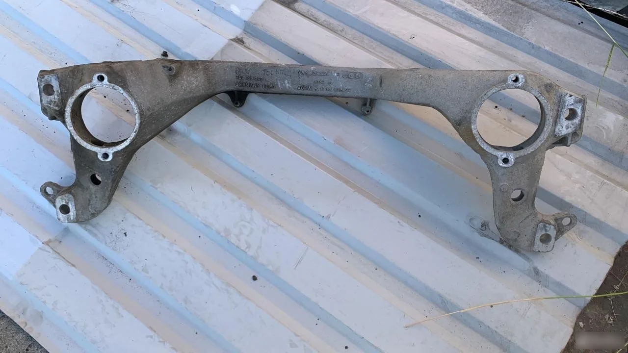 Балка подмоторная Volkswagen Touareg I (2002—2006)