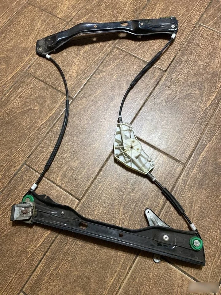 Стеклоподъемник электр. передний левый Volkswagen Passat B6 (2005—2010)