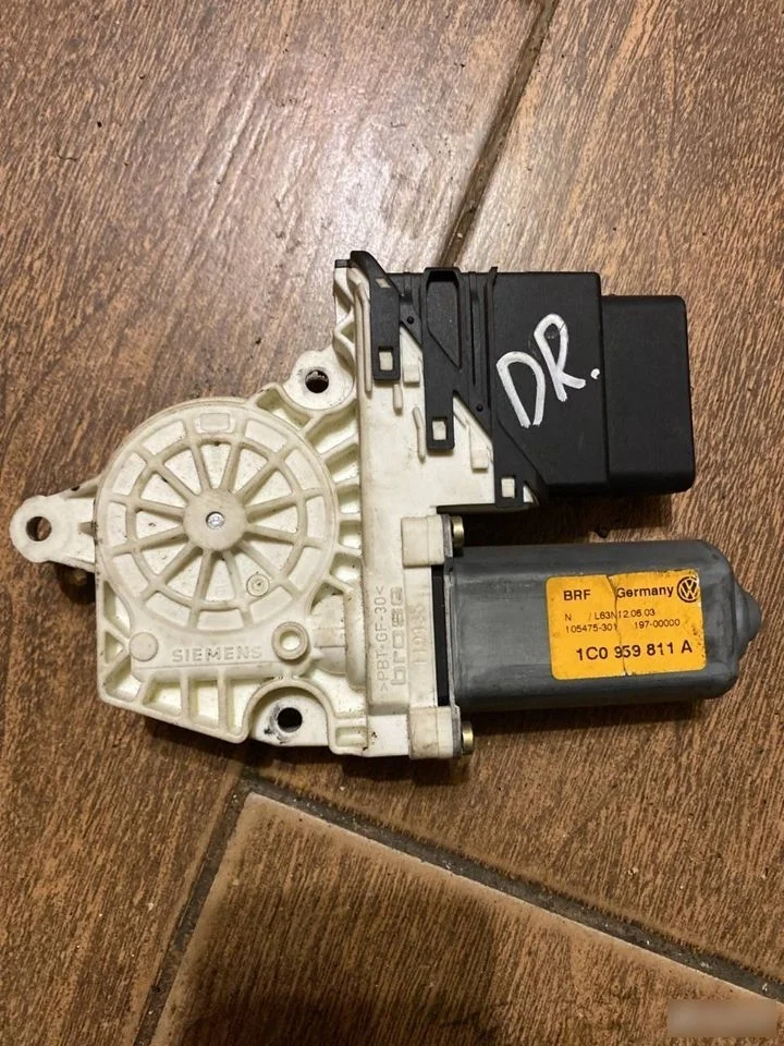 Моторчик стеклоподъемника Volkswagen Golf Mk4 (1997—2006)