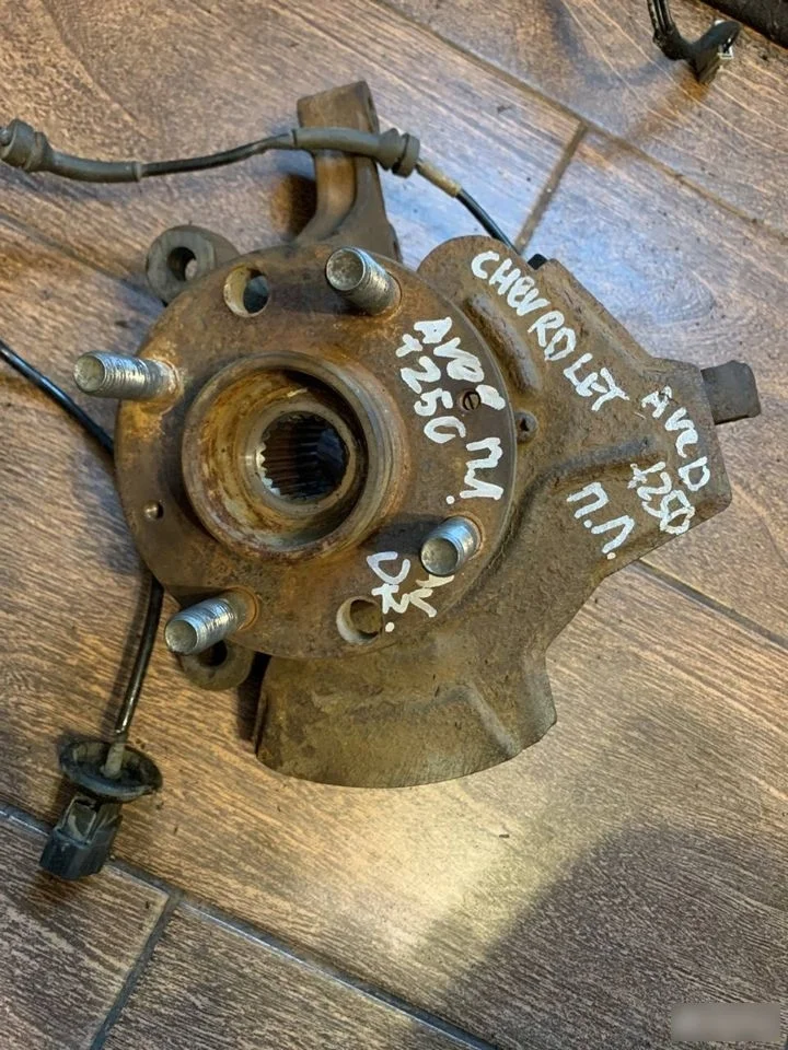 Кулак поворотный передний Chevrolet Aveo I (2003—2008)