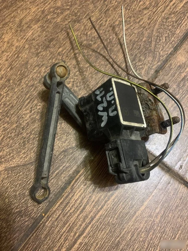 Датчик положения кузова Mercedes-Benz E-класс W211/S211 (2002—2006)