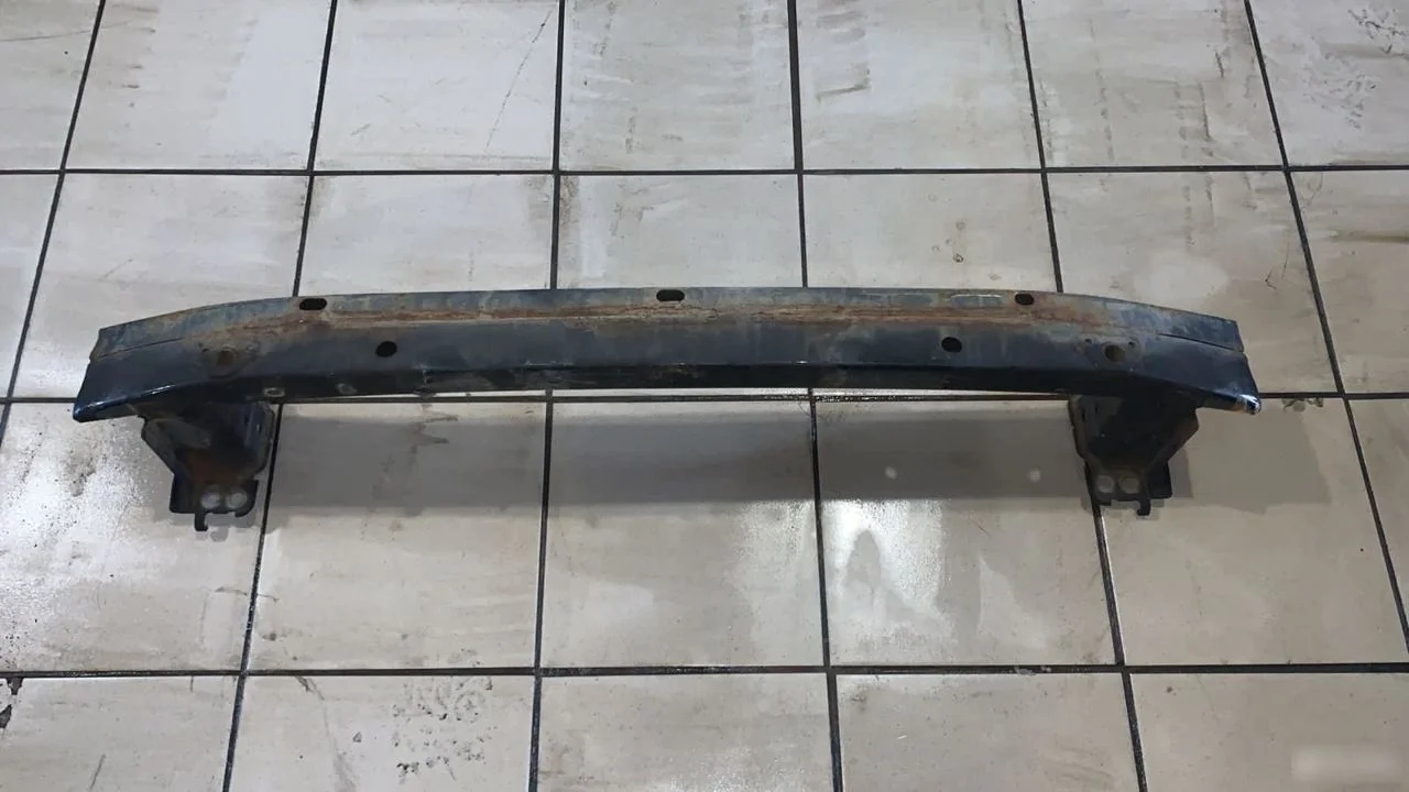 Усилитель переднего бампера Toyota Corolla X (2006—2010)