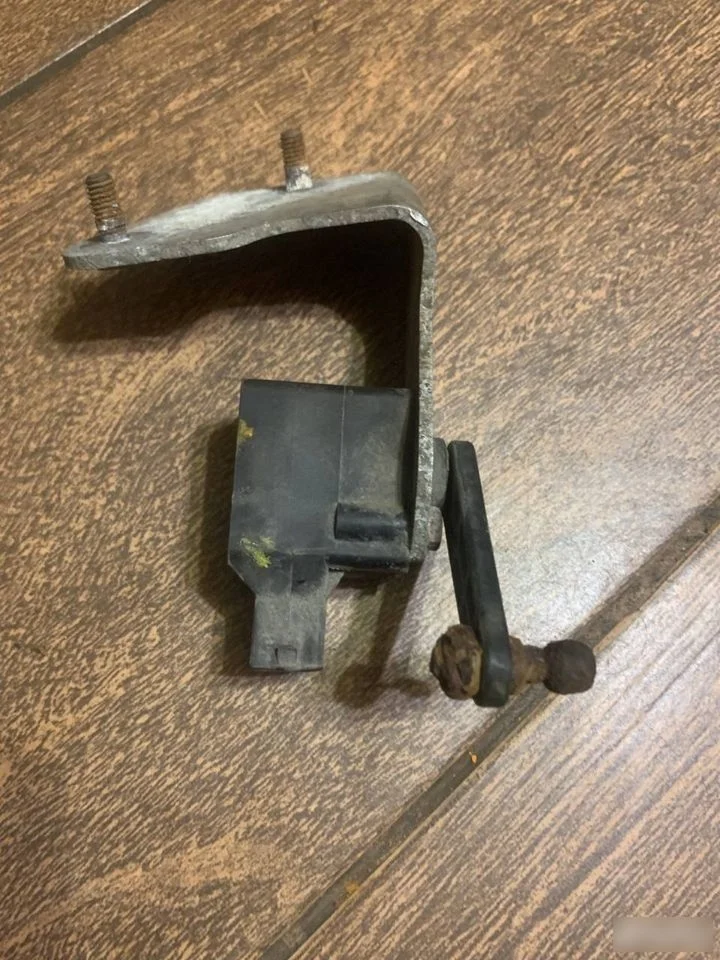 Датчик положения кузова Mercedes-Benz E-класс W211/S211 (2002—2006)