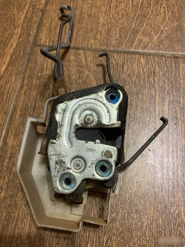 Замок двери передней левой Hyundai Sonata IV рестайлинг (2001—2012)