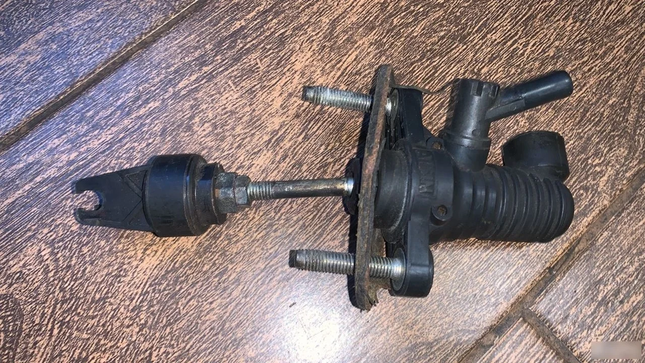 Цилиндр сцепления главный Toyota Corolla X (2006—2010)