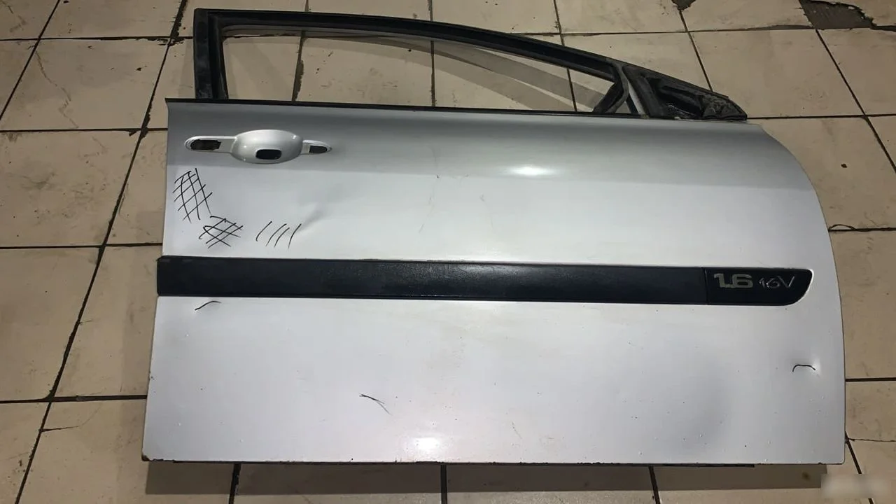 Дверь передняя правая Renault Megane II (2002—2006)