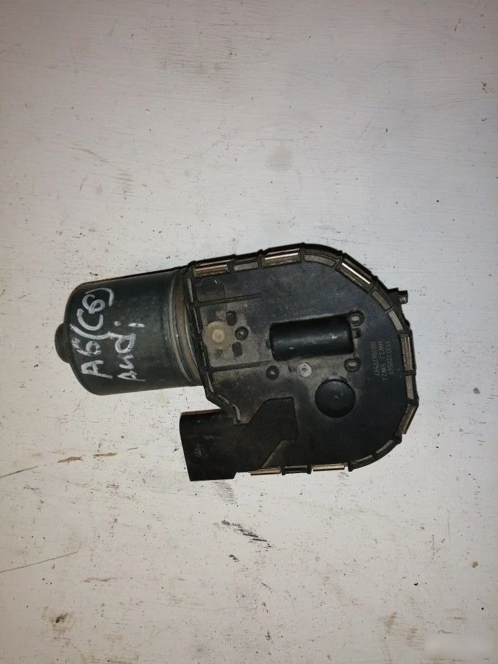 Моторчик стеклоочистителя передний Audi A6 C6 (2004—2008)