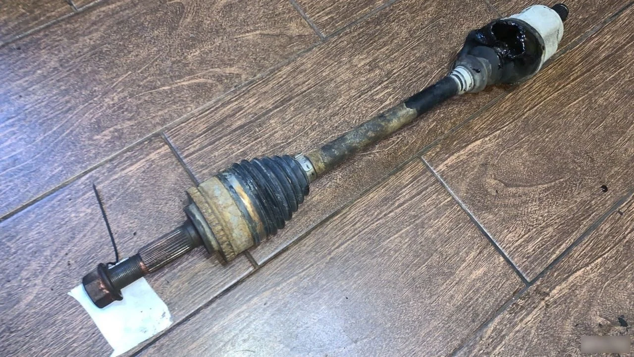 Полуось передняя левая Nissan Primera P12 (2001—2008)