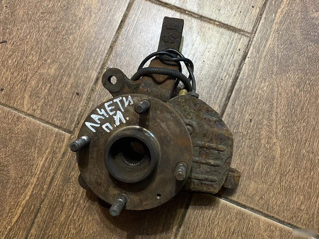 Кулак поворотный передний Chevrolet Lacetti I (2004—2013)