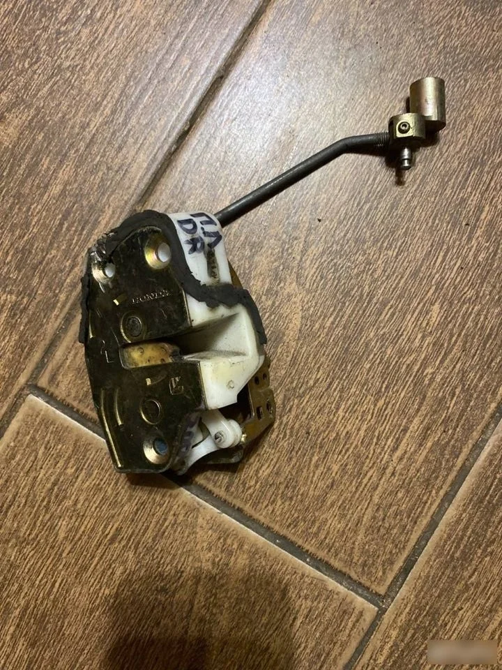 Замок двери передней левой Acura MDX I (2000—2006)