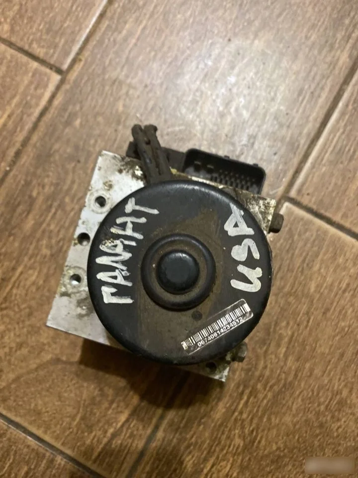 Блок ABS (насос) Mitsubishi Galant VIII (1996—1999)