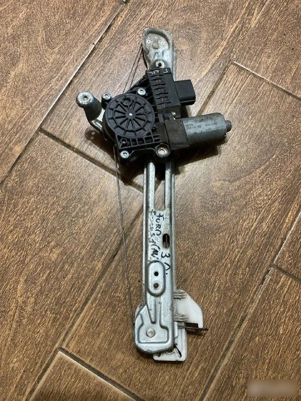 Стеклоподъемник задний Ford Focus I (1998—2004)