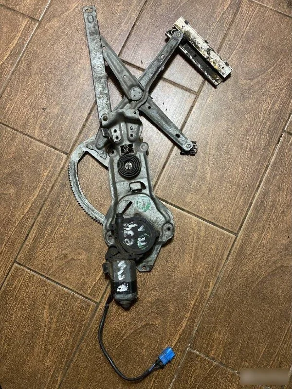 Стеклоподъёмник водительский BMW 5 серия E34 (1988—1996)