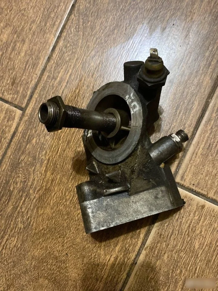 Кронштейн масляного фильтра Volkswagen Passat B5 (1996—2001)