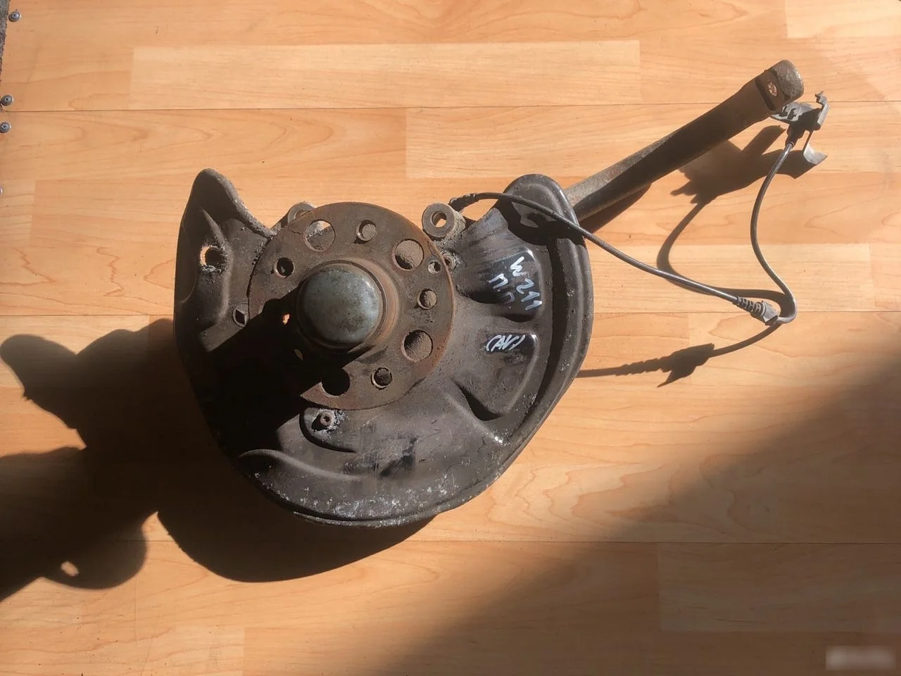 Кулак поворотный передний правый Mercedes-Benz E-класс W211/S211 (2002—2006)