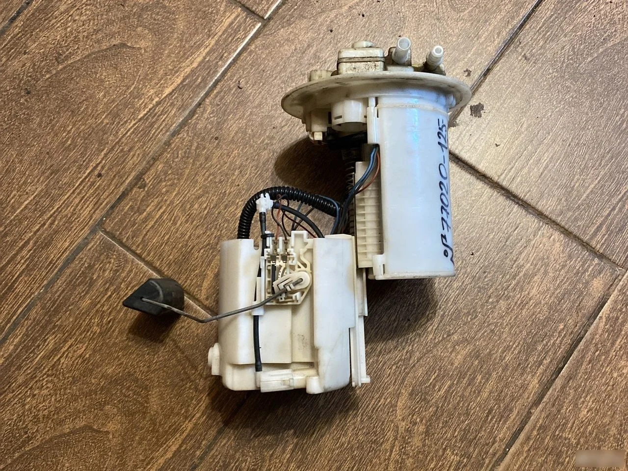 Насос топливный Toyota Corolla X (2006—2010)