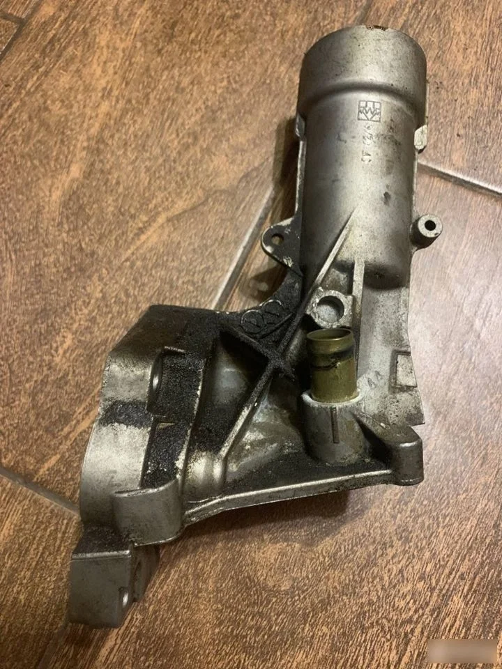 Корпус масляного фильтра Mercedes-Benz E-класс W211/S211 (2002—2006)