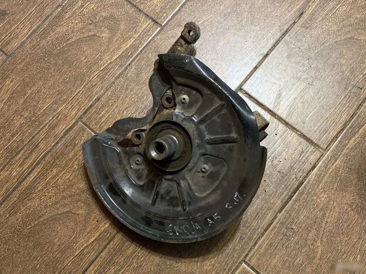 Кулак задний правый Skoda Octavia II рестайлинг (2008—2013)