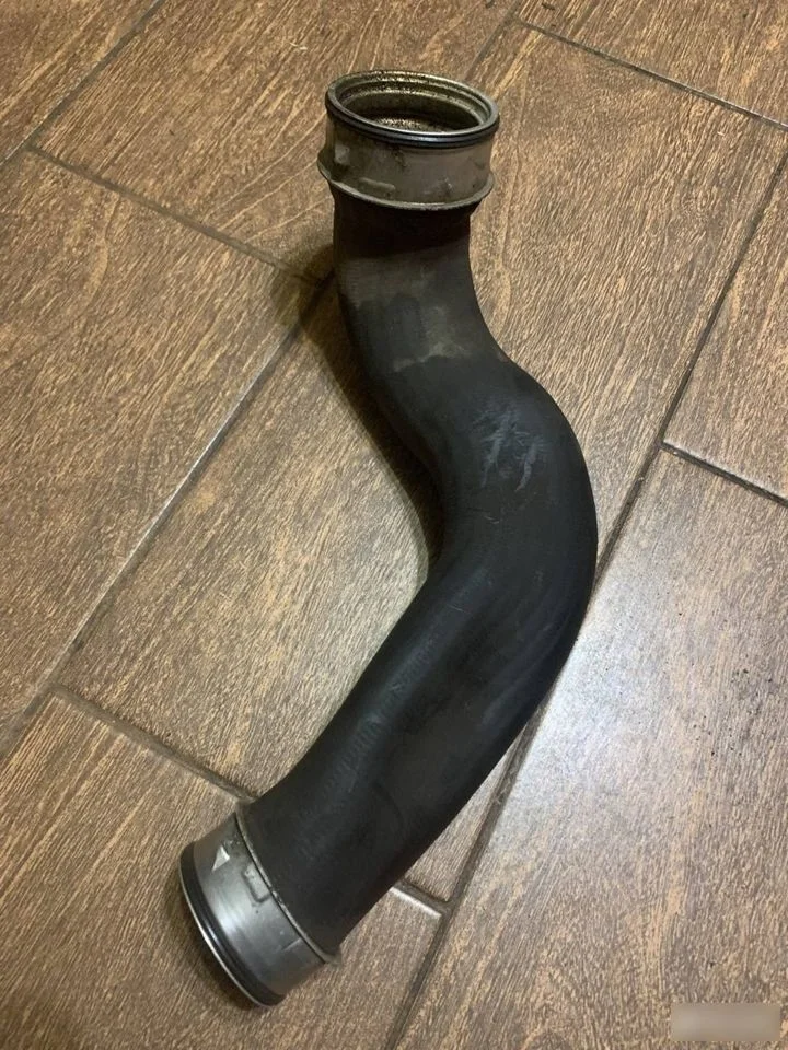 Патрубок интеркулера Mercedes-Benz E-класс W211/S211 (2002—2006)