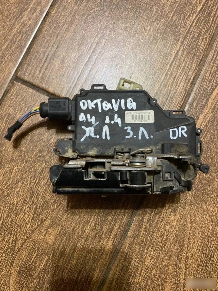 Замок двери задней Skoda Octavia I рестайлинг (2000—2011)