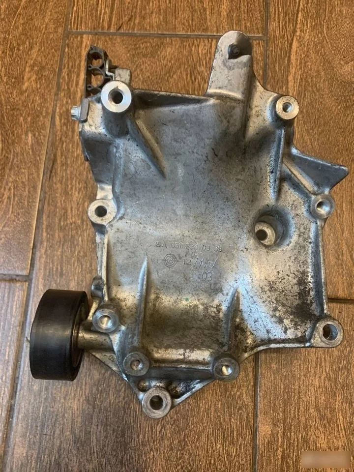 Кронштейн Mercedes-Benz C-класс W205/S205/C205/A205 (2014—2018)