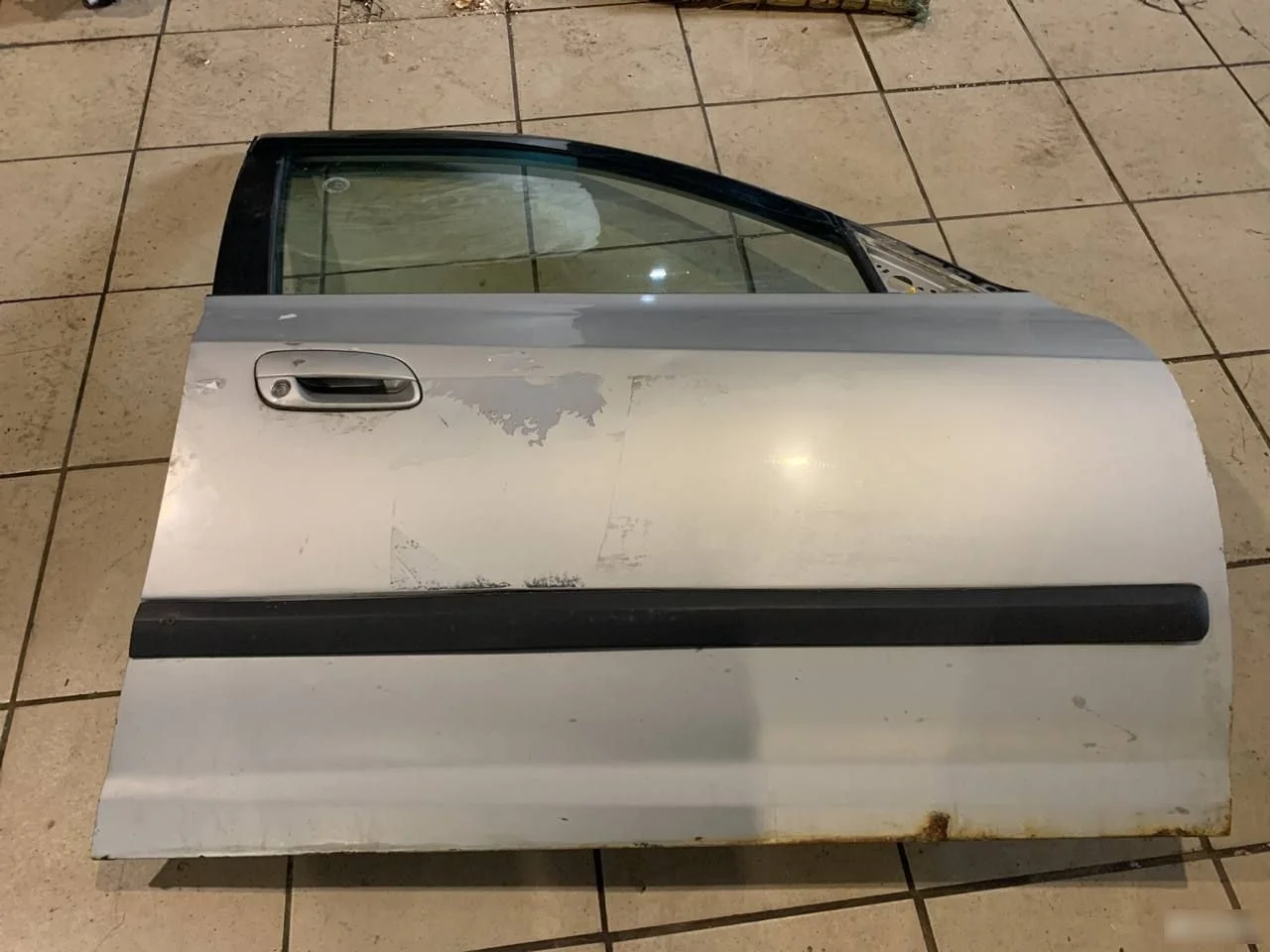 Дверь передняя правая Hyundai Elantra III (2000—2003)