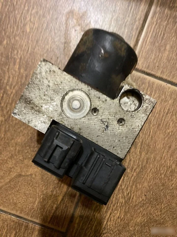 Блок ABS (насос) Lexus RX I (1997—2003)