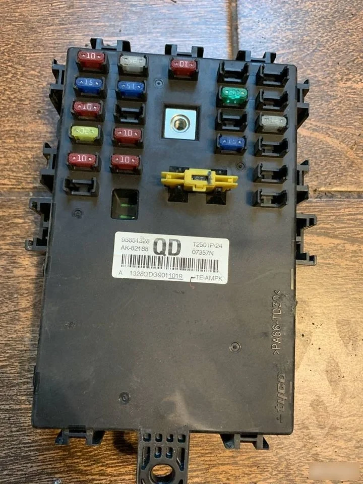 Блок предохранителей Chevrolet Aveo I (2003—2008)