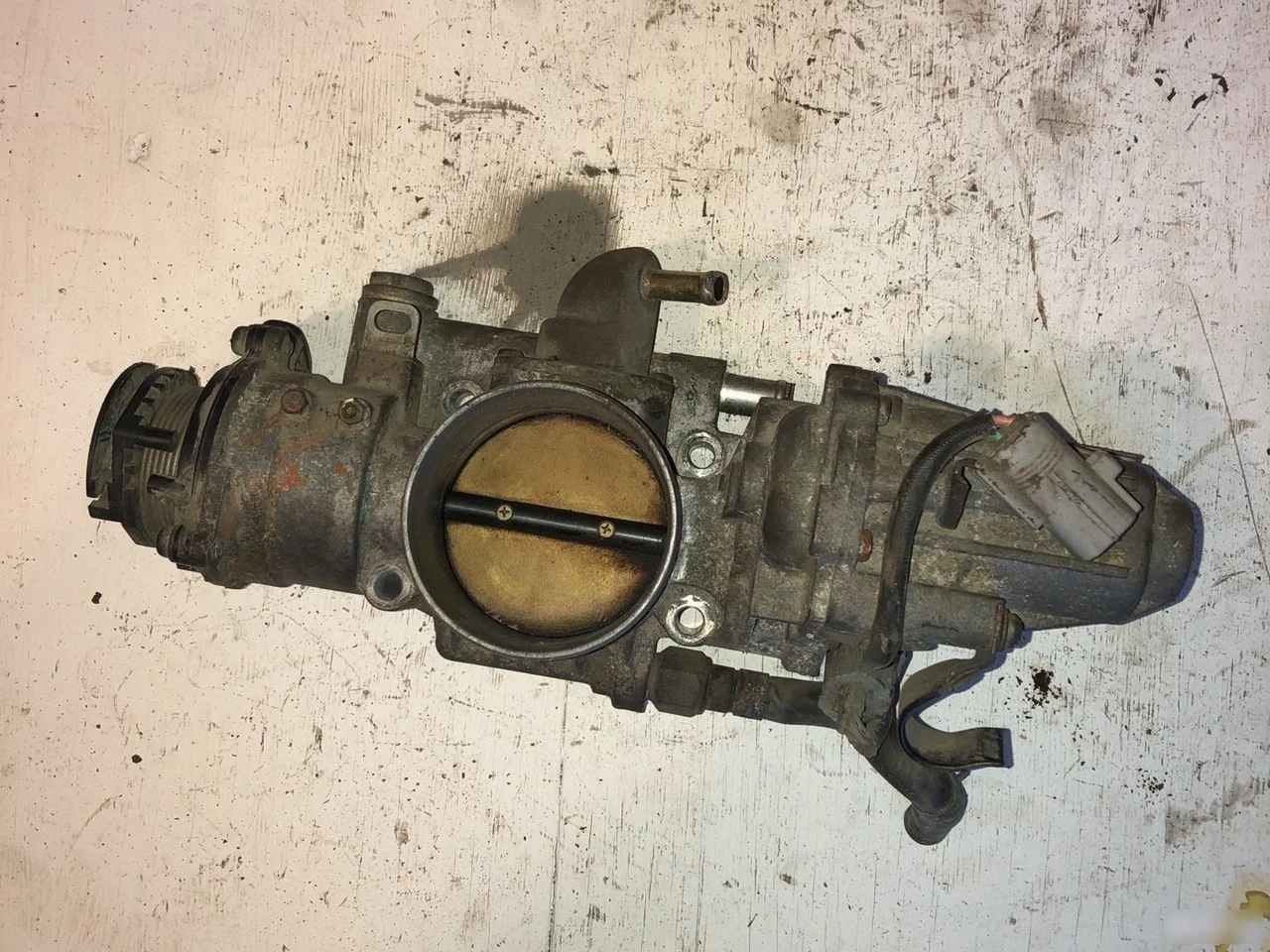 Заслонка дроссельная Toyota Land Cruiser 100 (1998—2002)