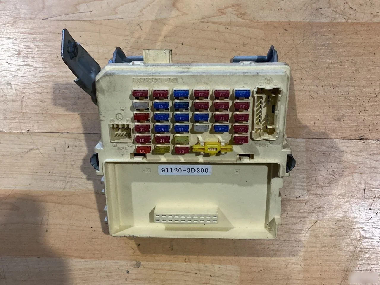 Блок предохранителей Hyundai Sonata IV рестайлинг (2001—2012)