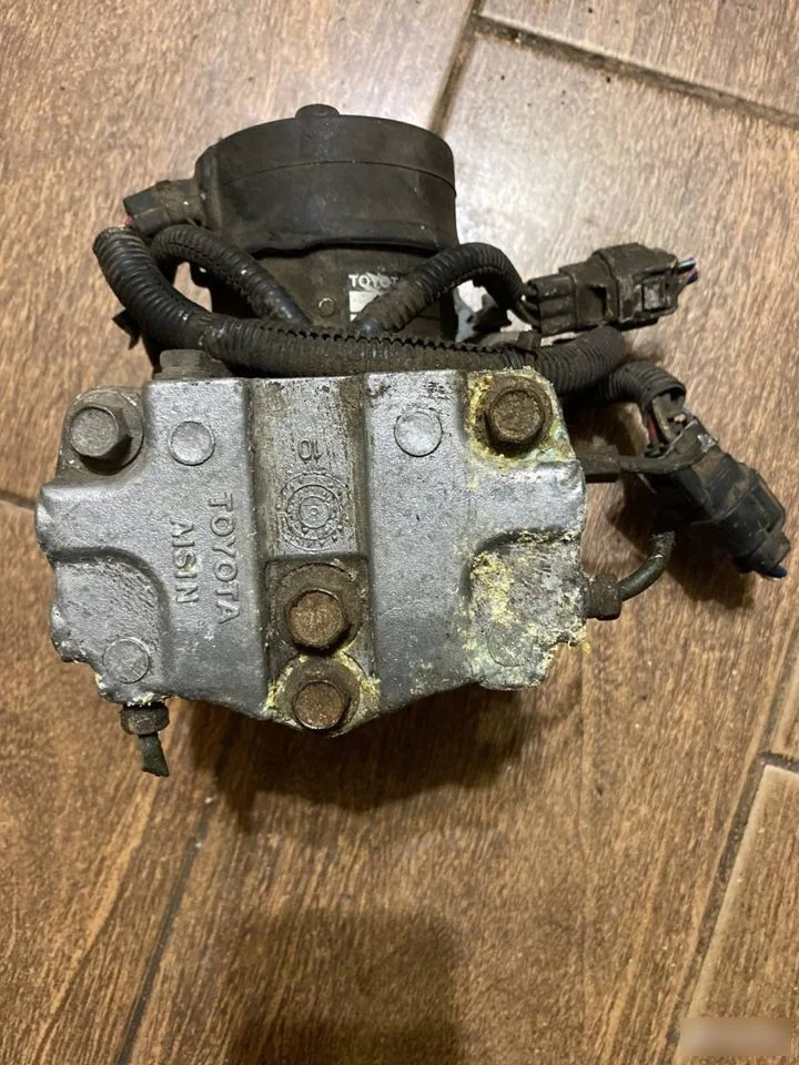 Блок ABS (насос) Toyota Carina E I (1992—1998)
