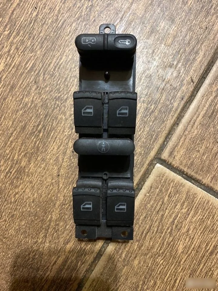 Блок управления стеклоподъемниками Volkswagen Passat B5 (1996—2001)