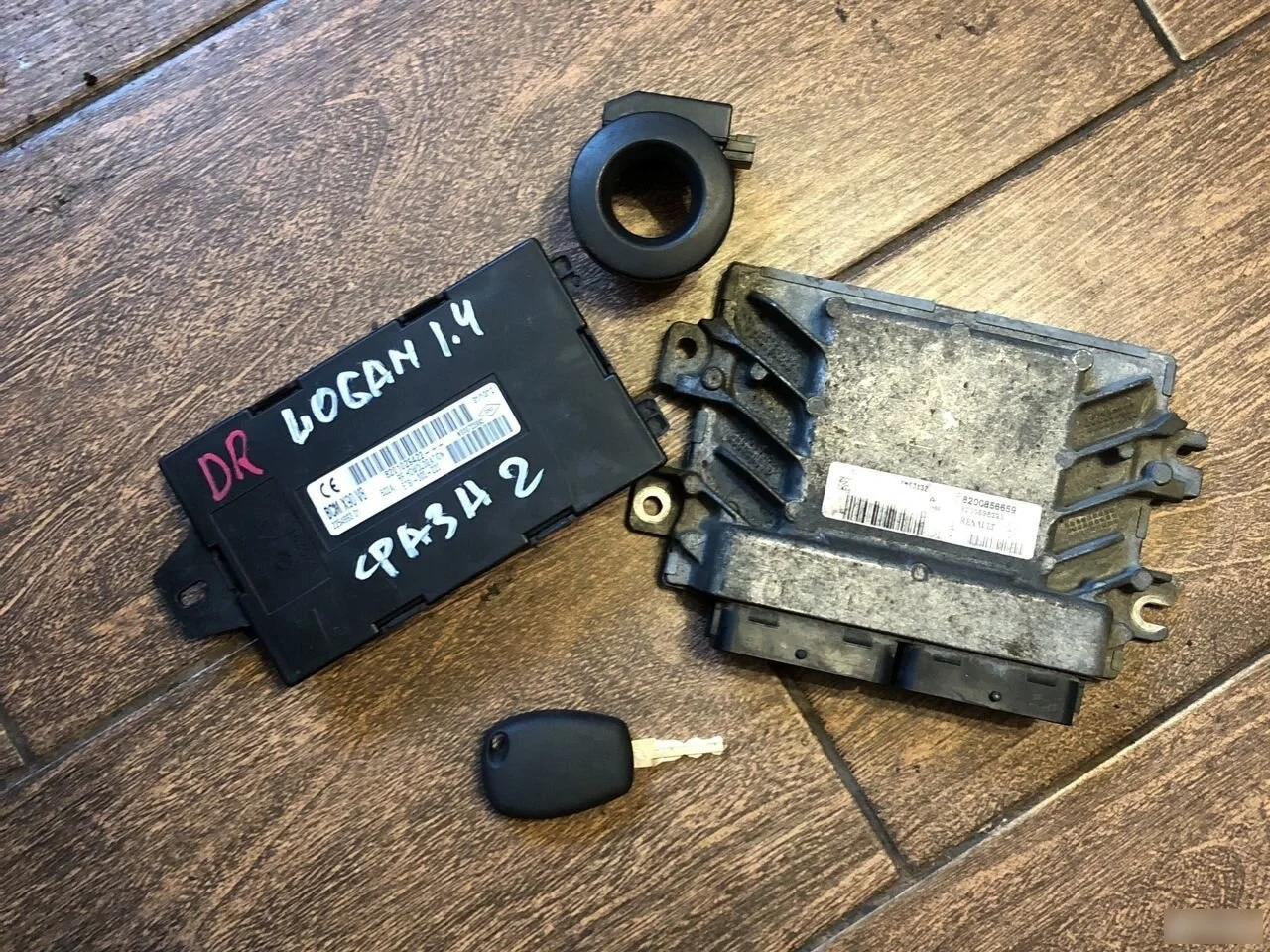 Комплект ЭБУ Renault Logan I (2004—2009)