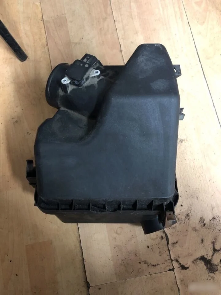 Корпус воздушного фильтра Toyota RAV4 III (2005—2010)