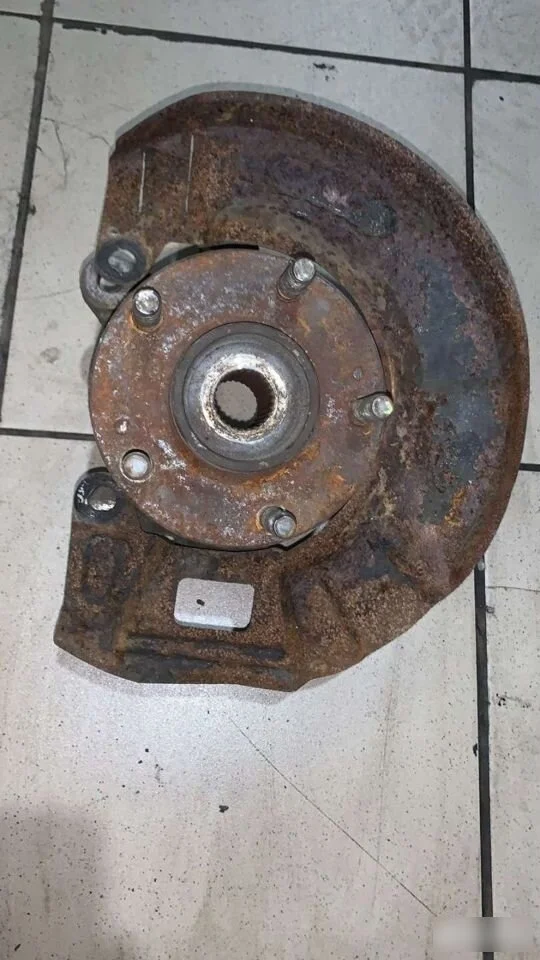 Кулак поворотный передний левый Hyundai Santa Fe I (2000—2012)