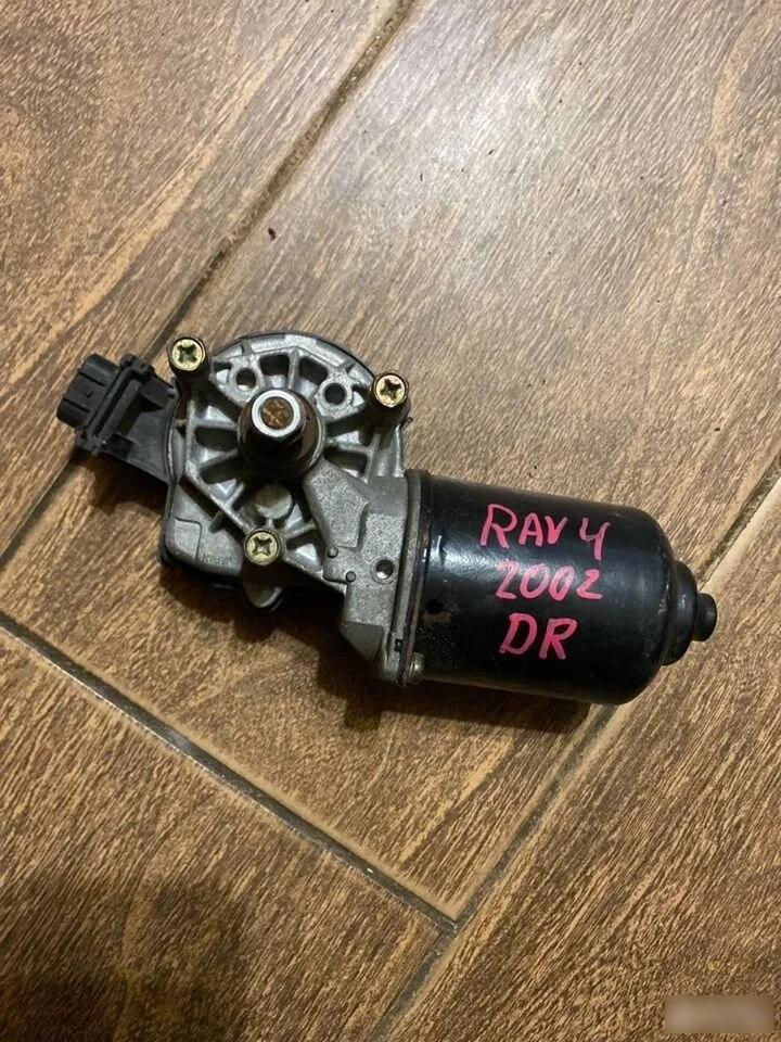 Моторчик стеклоочистителя передний Toyota RAV4 II (2000—2003)