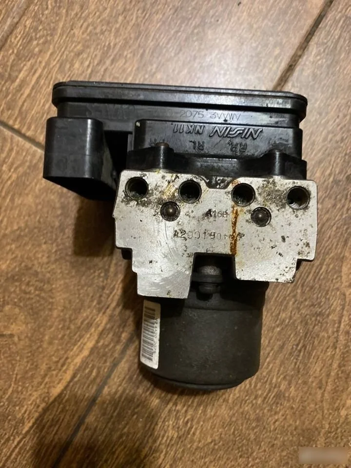 Блок ABS (насос) Acura MDX I (2000—2006)