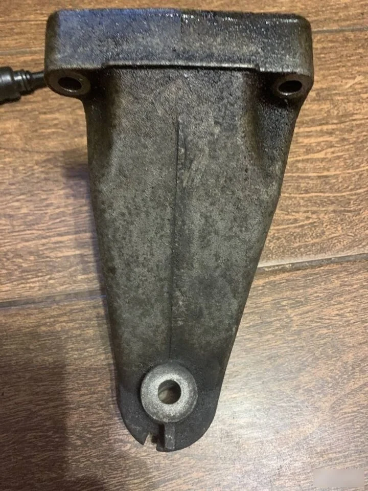 Кронштейн двигателя правый Mercedes-Benz E-класс W211/S211 (2002—2006)