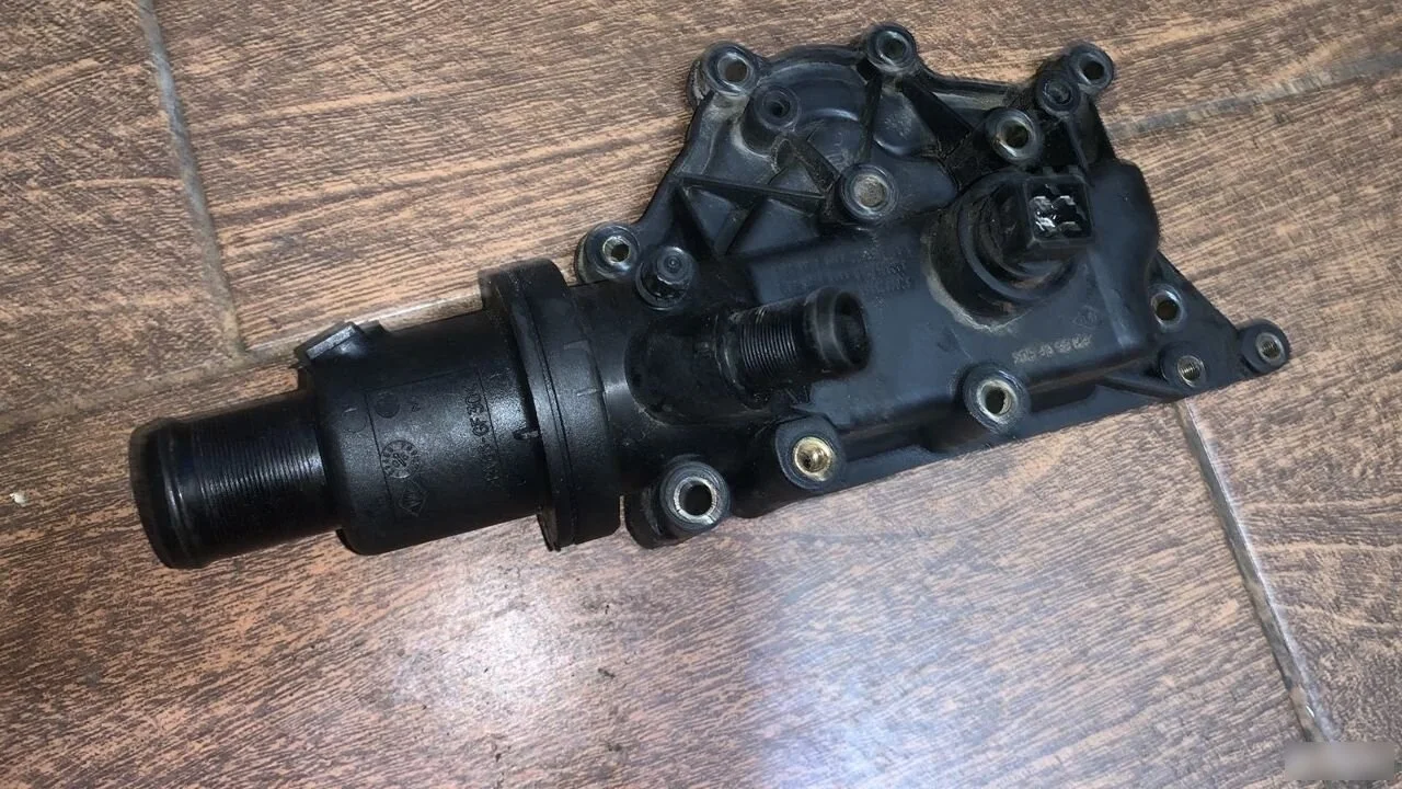 Корпус термостата Renault Megane II (2002—2006)