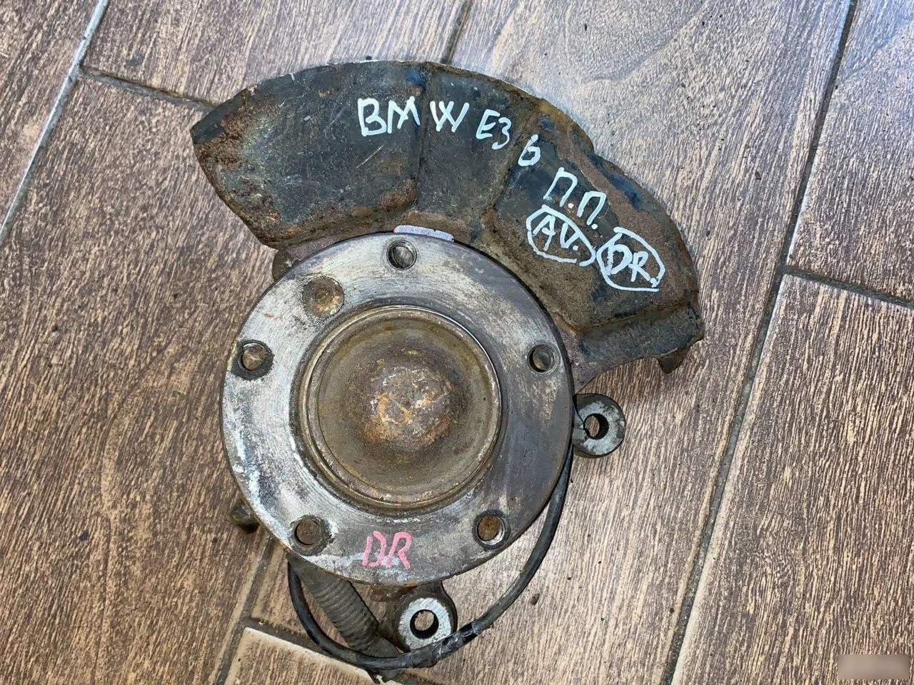Кулак поворотный передний правый BMW 3 серия E36 (1990—2000)
