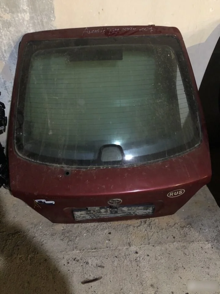 Дверь багажника Toyota Avensis T220 (1997—2000)