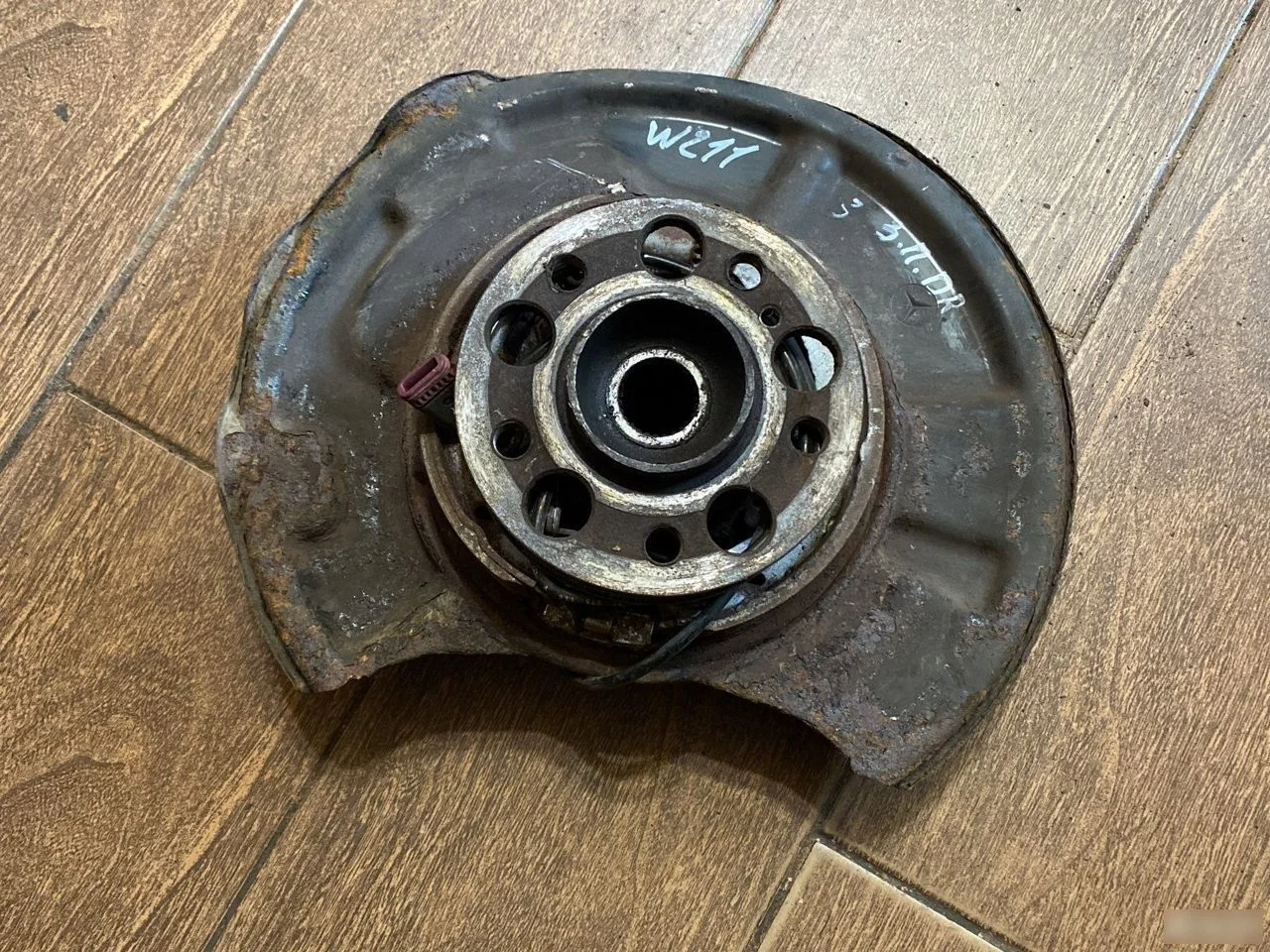 Кулак задний Mercedes-Benz E-класс W211/S211 (2002—2006)